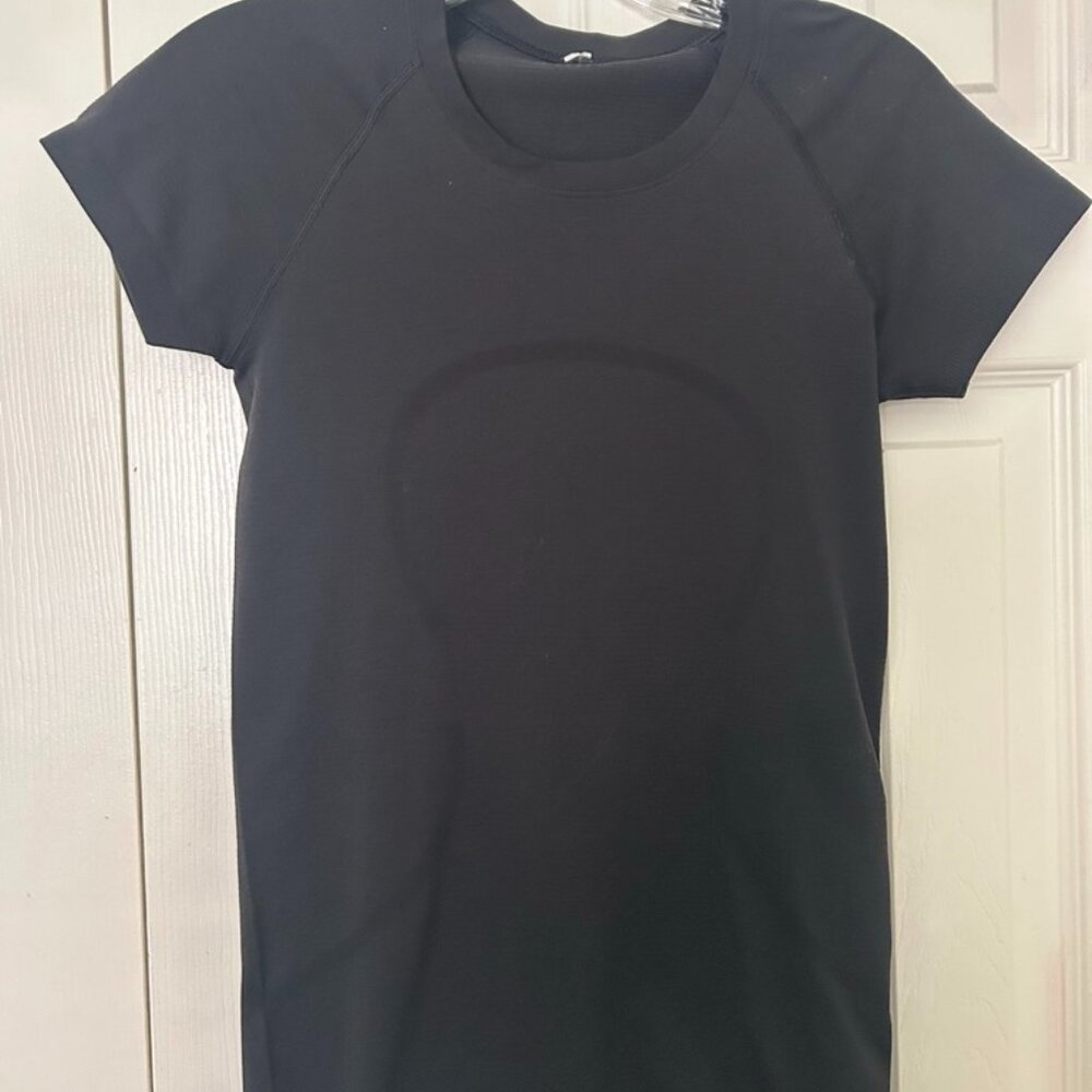 Lululemon Swiftly Tech Short-Sleeve Shirt 2.0 Hip Length